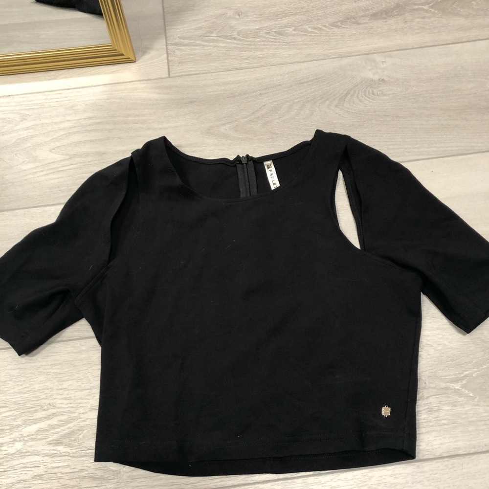 Fabletics black cut out cropped athletic top small